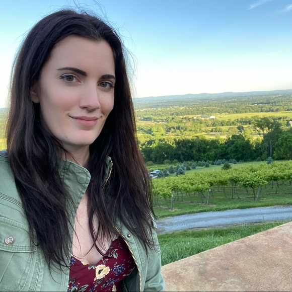 Meet your Posher, Laura - Picture 1 of 1